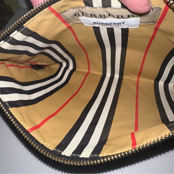 Burberry Kingdom Medium Logo Flat Nylon Top Zip Clutch/Pouch in black/white EUC - Picture 10 of 17